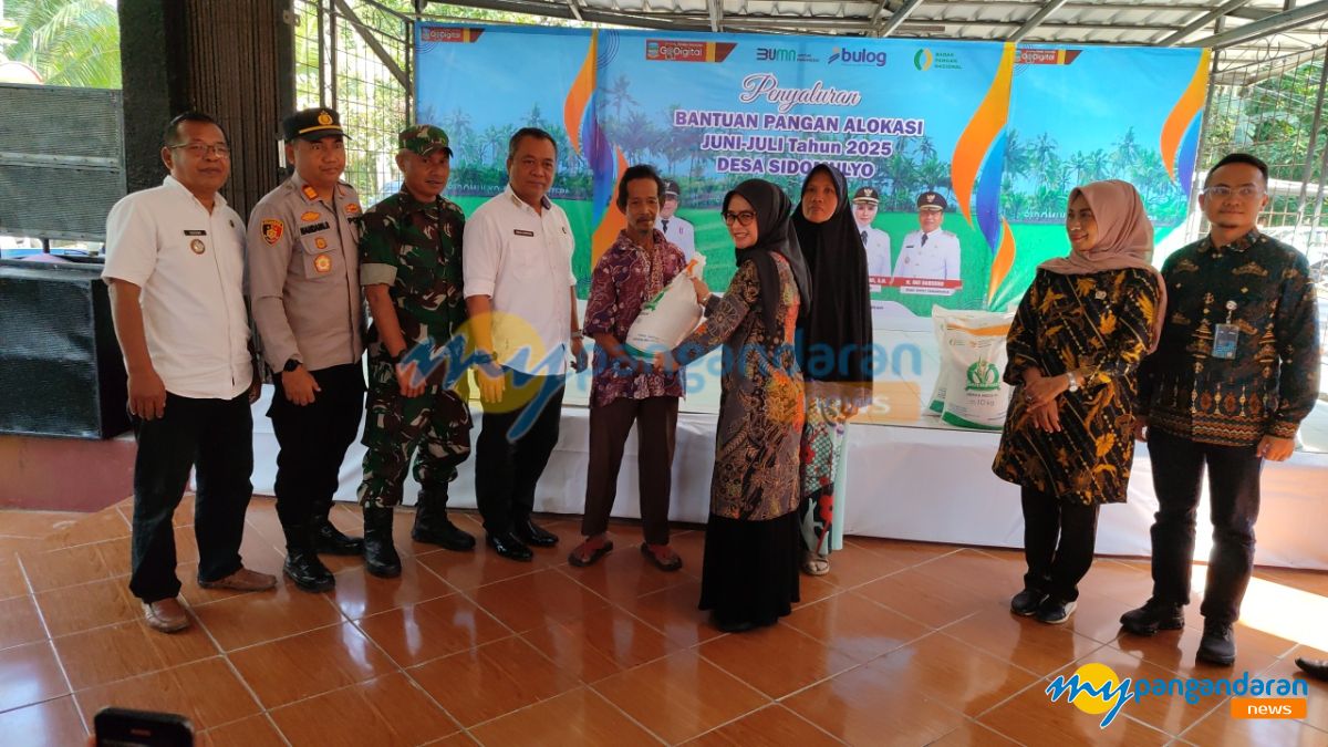361 KPM di Sidomulyo Terima Bantuan Beras, Bupati Pangandaran Tekankan Pentingnya Ketahanan Pangan