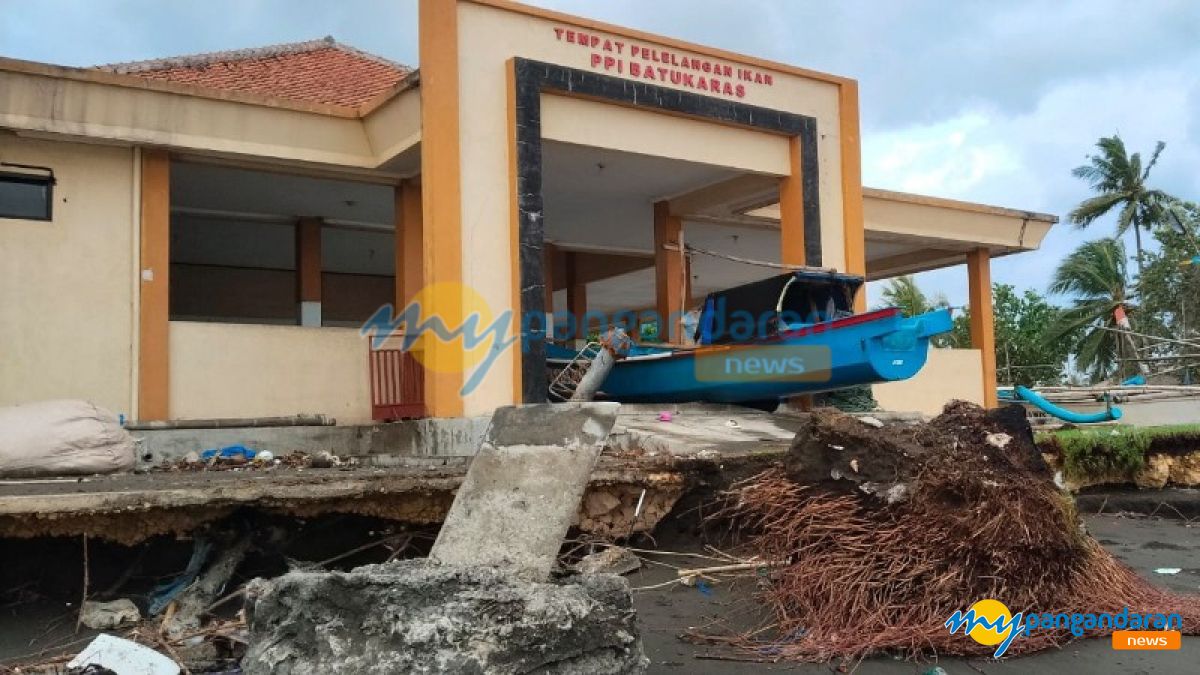 Abrasi Parah di Pantai Batukaras, Perahu Parkir di Jalan, Nelayan Teriak Bapak Aing