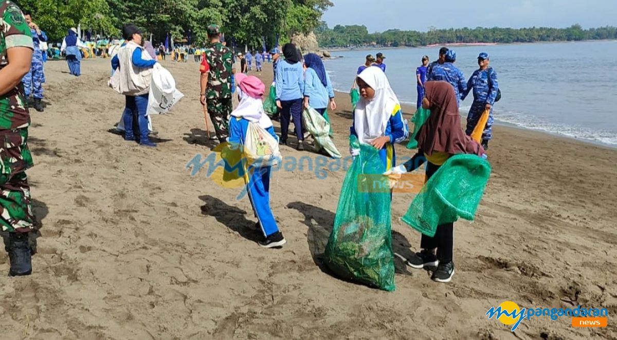 Aksi Bersih Pantai di Pangandaran, Menteri LH dan Panglima TNI Tekankan Kolaborasi Tangani Sampah Laut