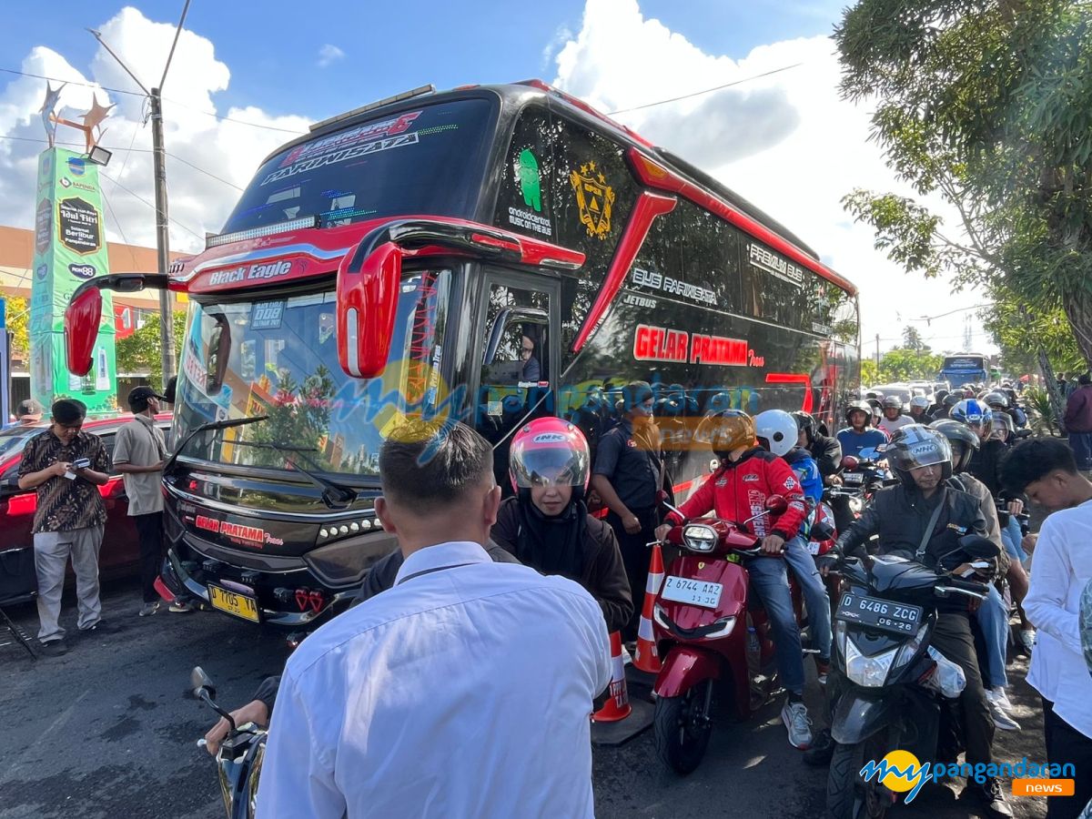 Arus Wisata Pantai Pangandaran Membludak di H+1 Lebaran 2026