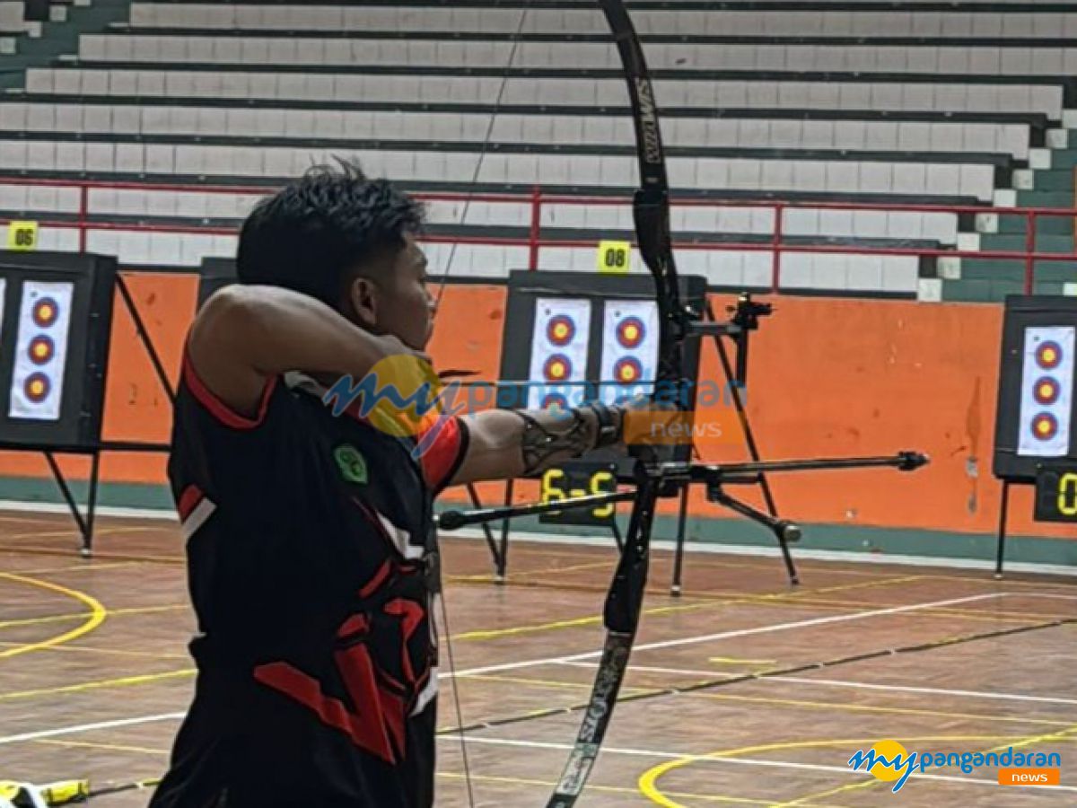 Atlet Panahan Pangandaran, Bripda Rizak Aril Zakri, Raih Juara 2 di Banyumas Indoor Open 2025
