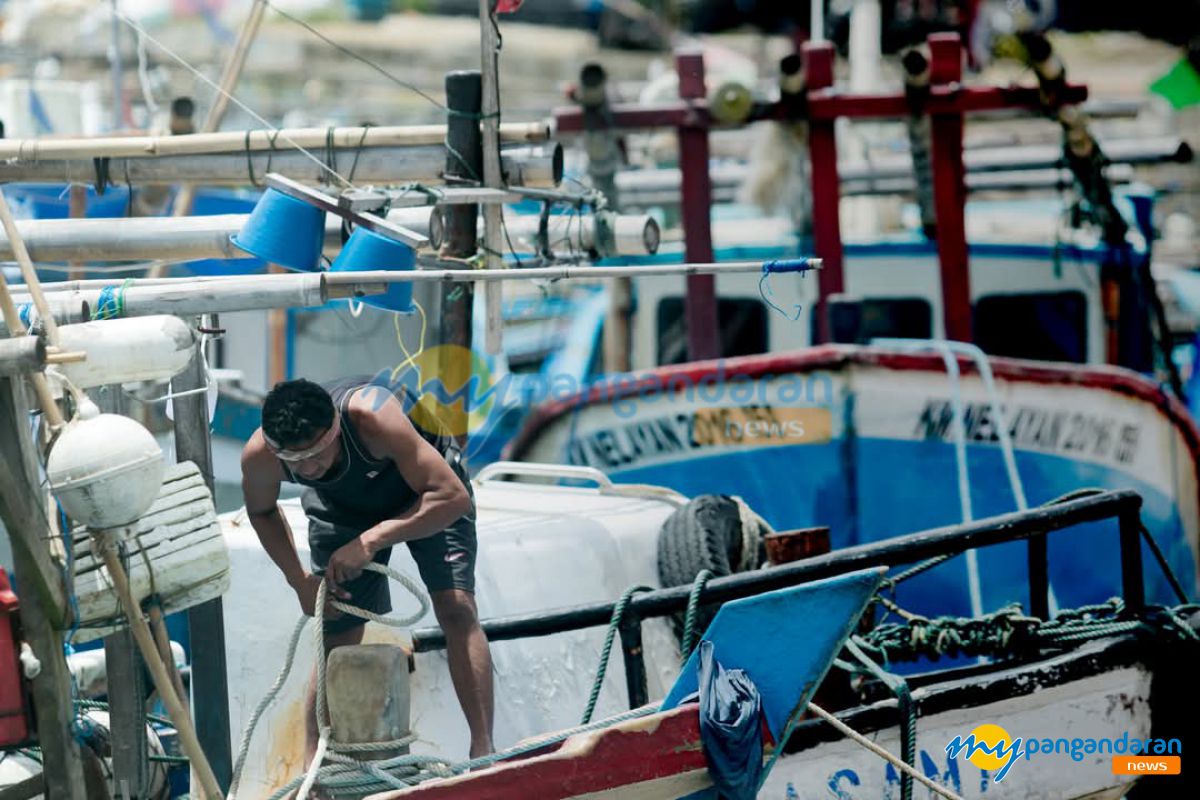 Cuaca Buruk, Nelayan Pangandaran Tunggu Cuaca Normal Untuk Melaut