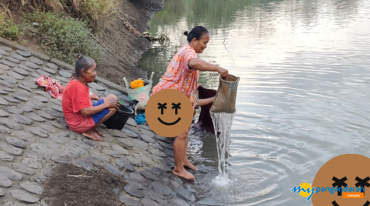 Dilanda Kekeringan, Warga Ciganjeng Pangandaran Cuci di Sungai