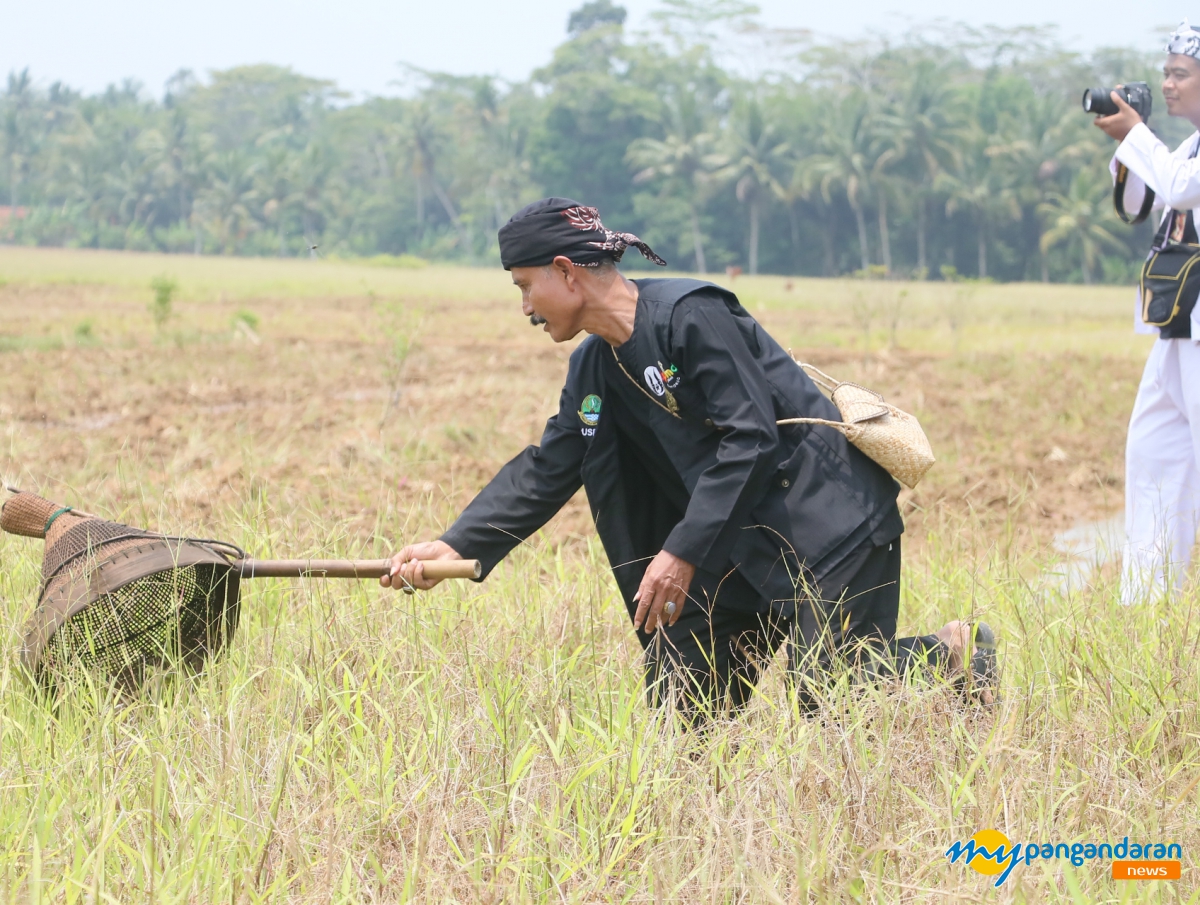 Filosofi Nampaling, Tradisi Tahunan Masyarakat Desa Cikalong Pangandaran 