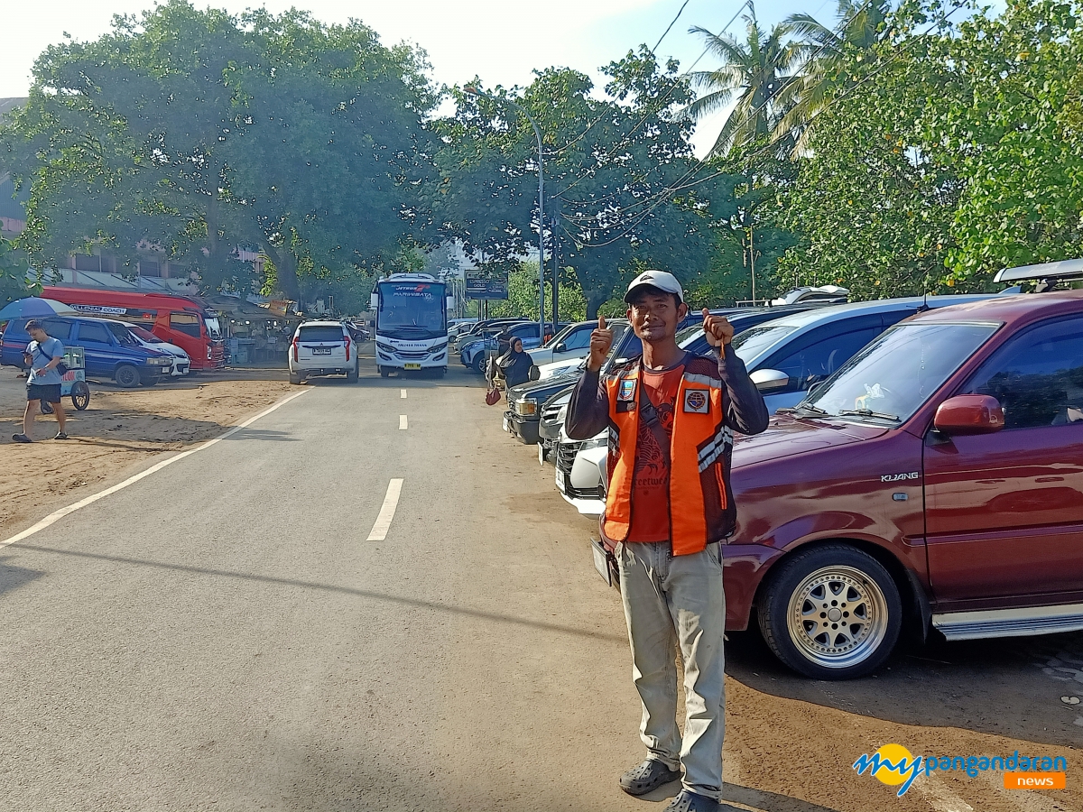 Jangan Salah! Kenali Juru Parkir Legal di Pantai Pangandaran 