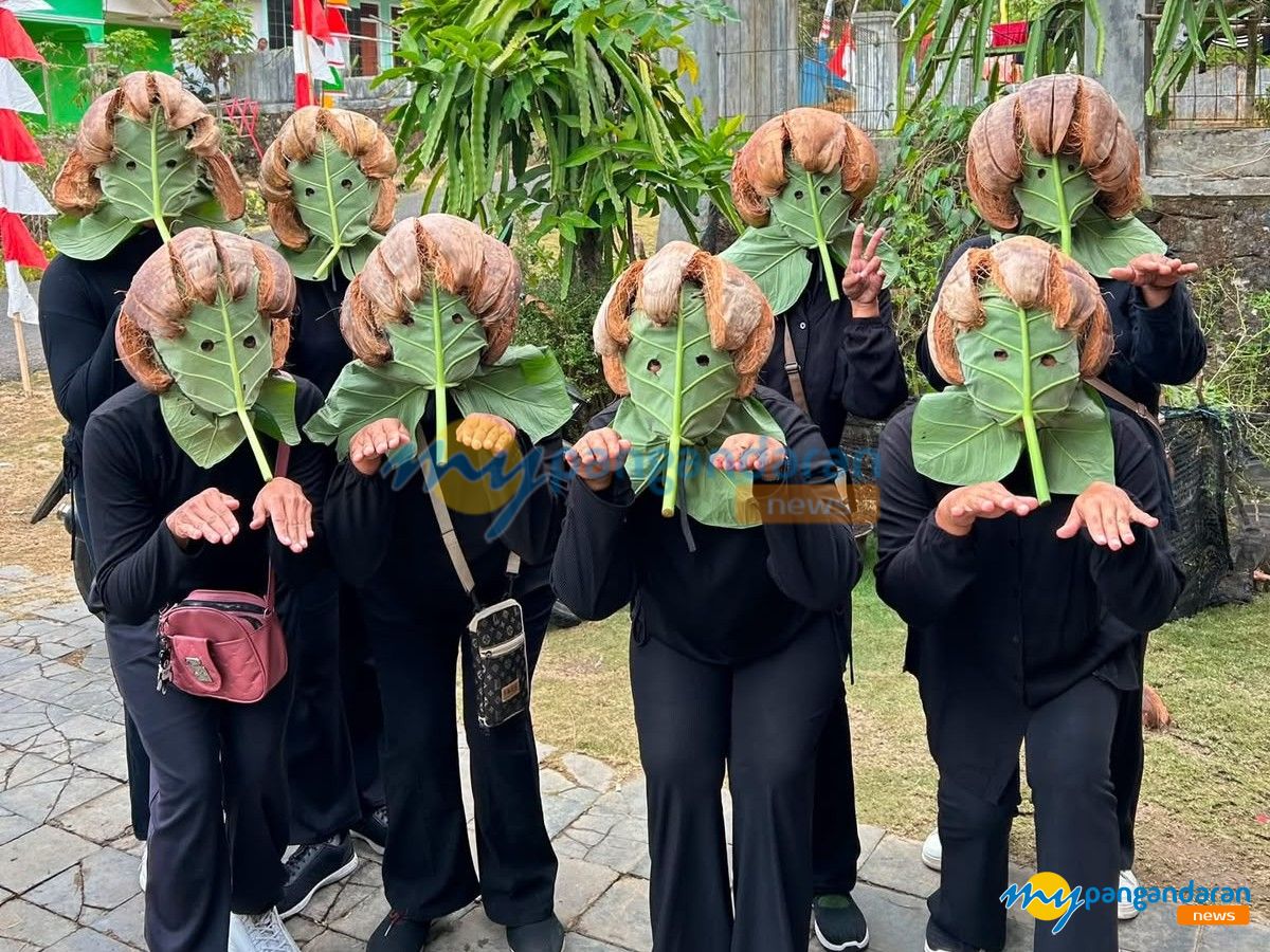 Karnaval HUT ke-81 RI, Emak-emak Bagong Gunung di Padaherang Curi Perhatian dengan Kostum Daun Talas dan Sabut Kelapa