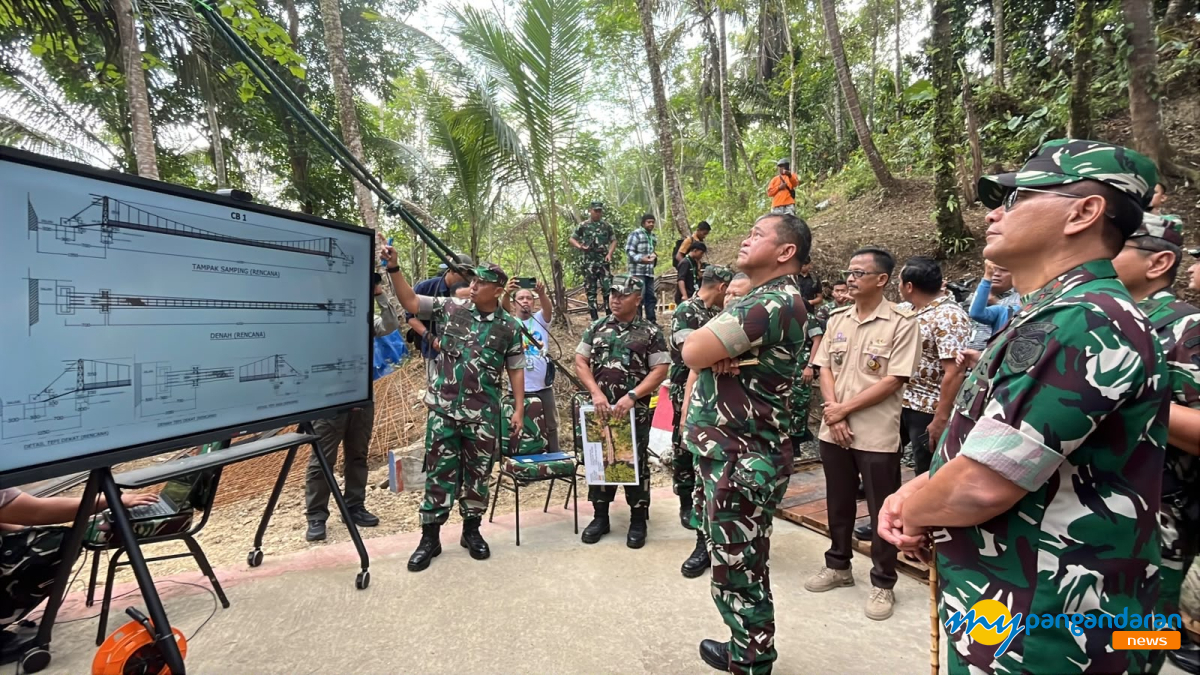 KSAD TNI Jenderal TNI Maruli Simanjuntak Tinjau Jembatan Pongpet Margacinta Pangandaran