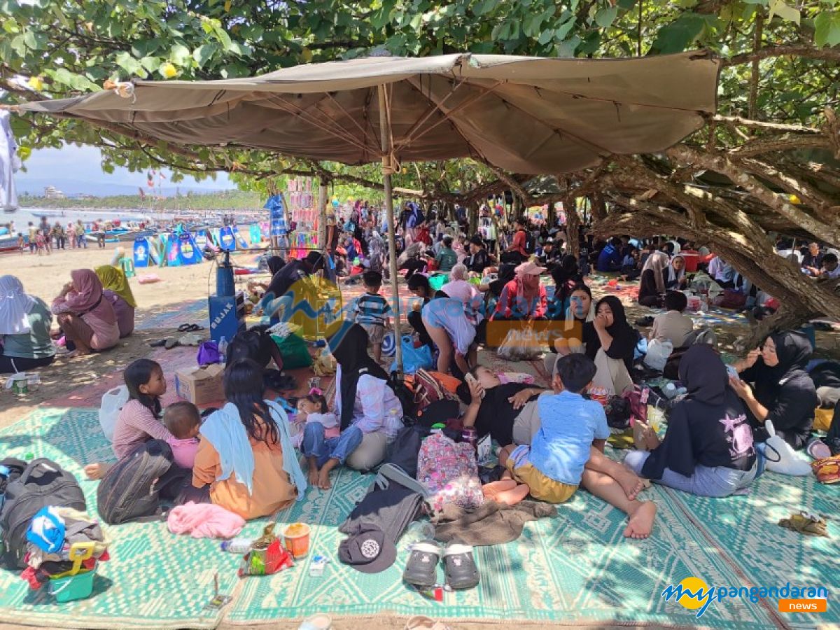 Libur Natal 2025, Wisatawan Serbu Pantai Barat Pangandaran
