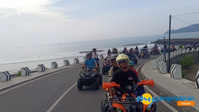 Meriah, Ratusan ATV Konvoi Keliling Pesisir Pantai Pangandaran
