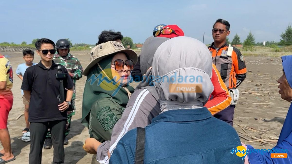 Pelajar 14 Tahun Terseret Ombak di Pantai Bulaksetra Pangandaran, Ibu Korban Menangis di Pelukan Bupati