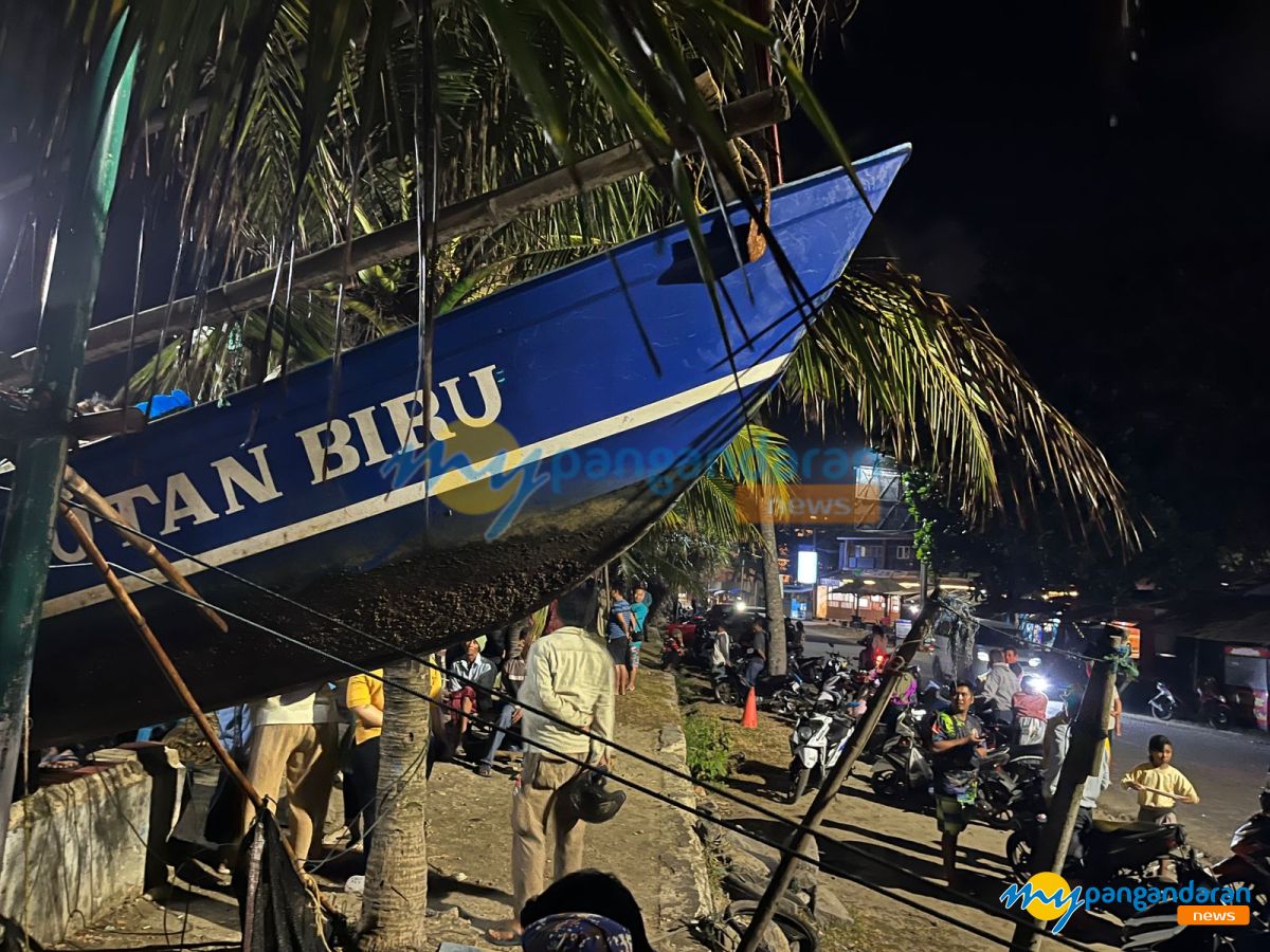 Perahu Nelayan Tanpa Awak Terdampar di Pantai Timur Pangandaran