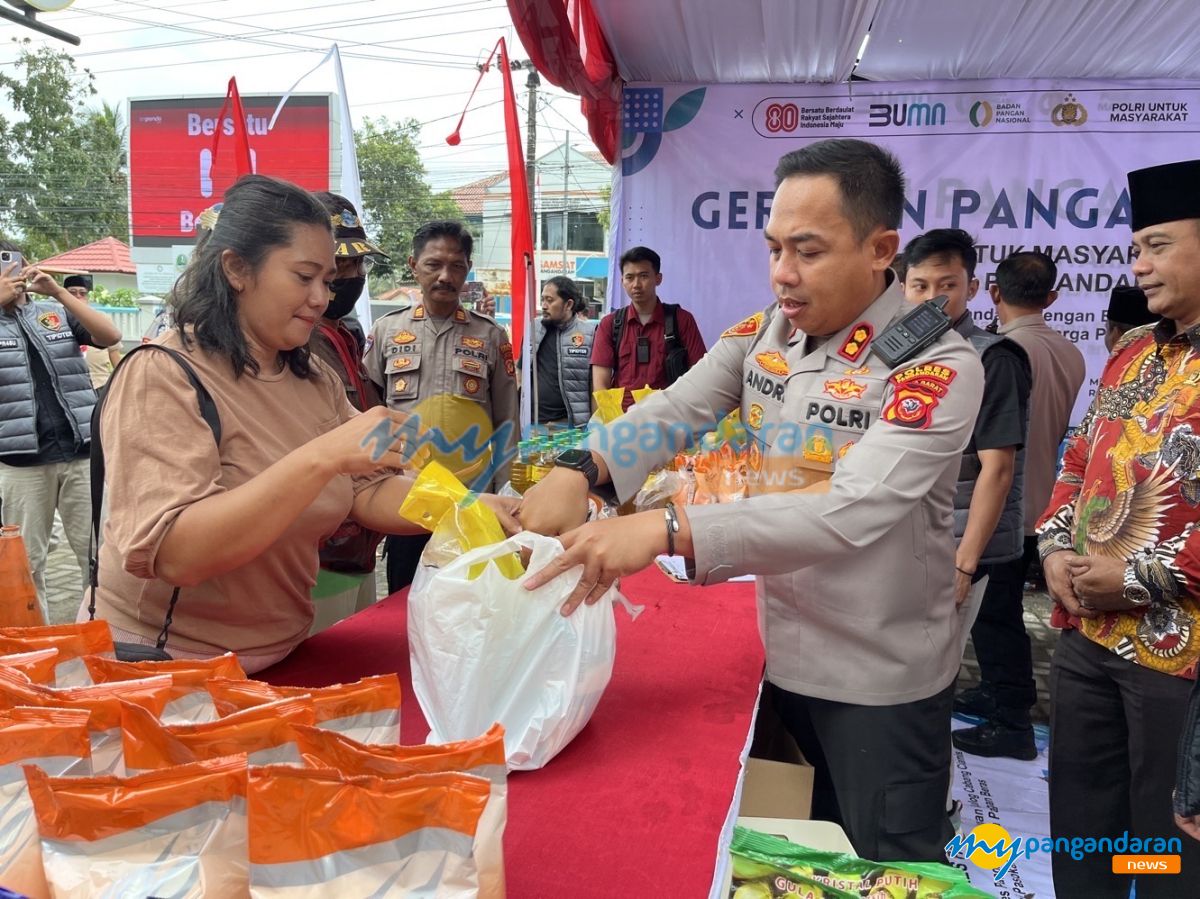 Polres Pangandaran Gelar Pasar Murah, Warga Antusias 