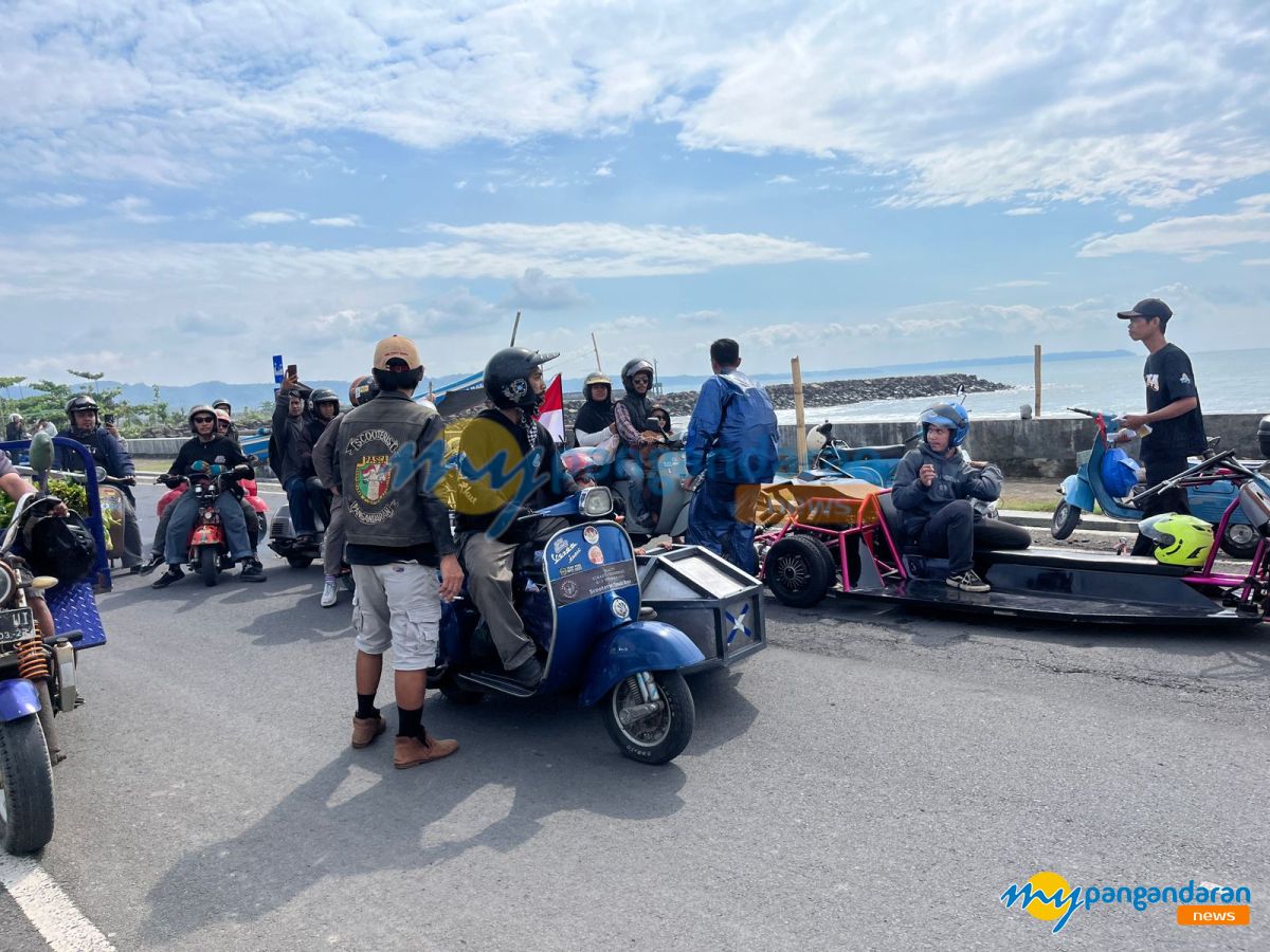 Ribuan Pecinta Vespa Padati Pantai dalam Ajang “Pangandaran Lautan Scooters 2025”