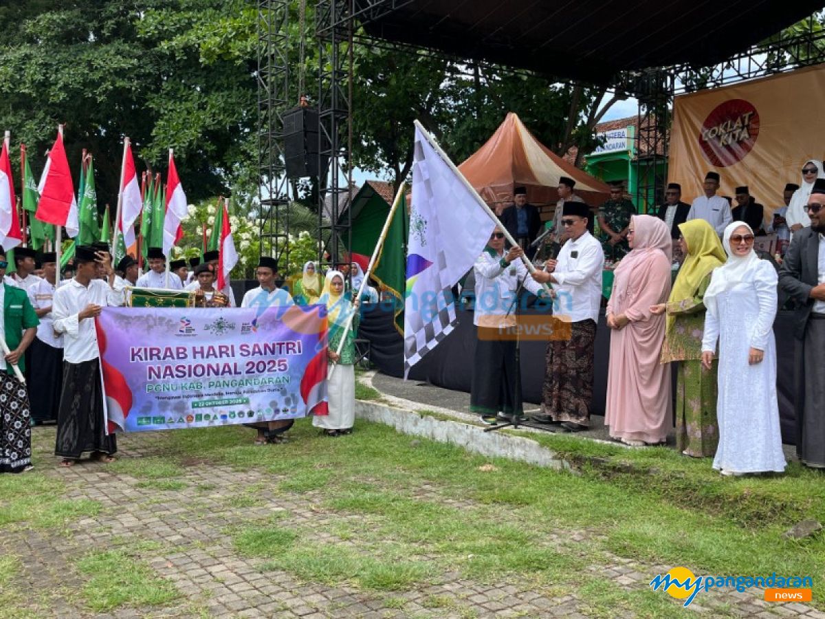 Ribuan Santri NU Padati Lapang Merdeka Pangandaran, Kobarkan Semangat Kebangsaan di Hari Santri 2025