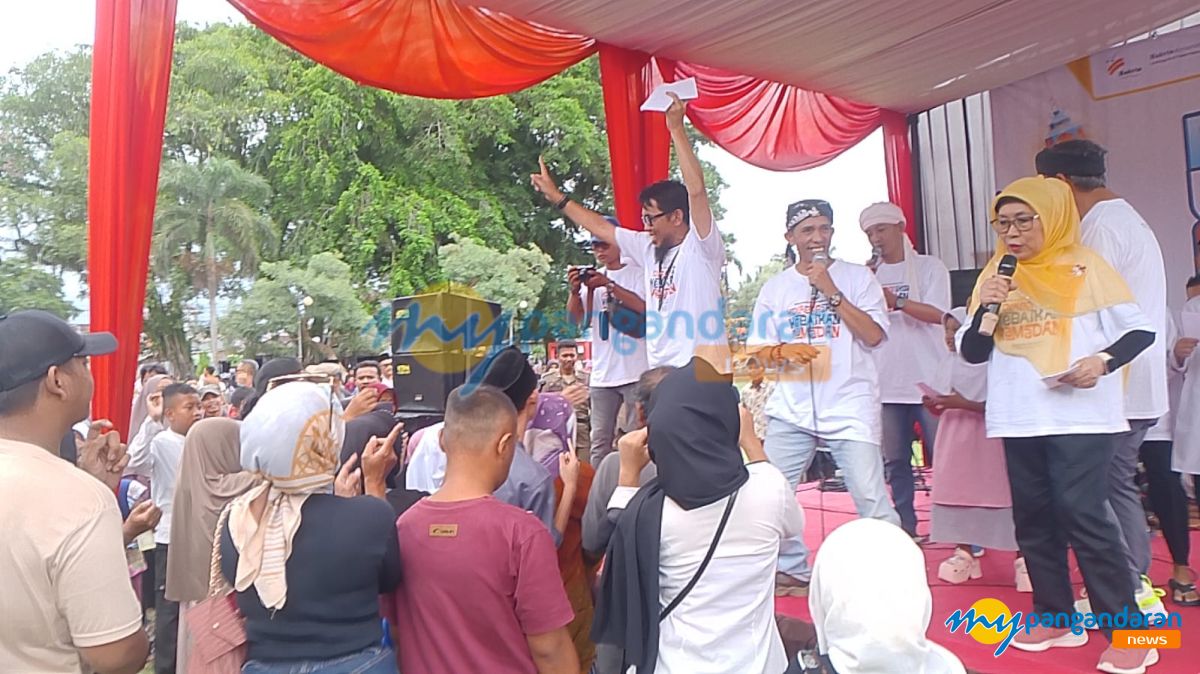 Ribuan Warga Serbu Bansos “Ramadan untuk Negeri” di Alun-alun Parigi, Bantuan dari Yayasan Bakrie Amanah