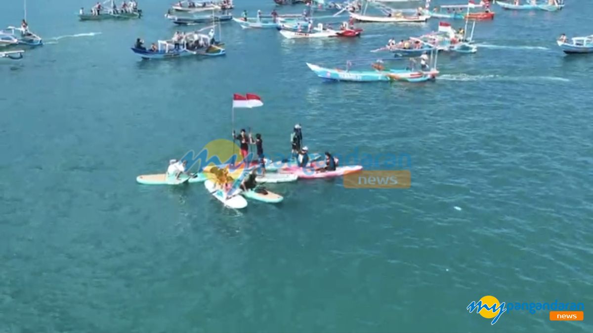 Unik! Meriahkan HUT RI ke 80, Polres Pangandaran dan Nelayan Perahu Pesiar Gelar Penghormatan Bendera di Tengah Laut