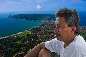 Jajang Nurjaman,Sang Motivator Gerakan Beach Clean Tanpa Pamrih