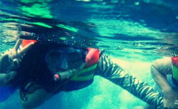 Asyiknya Snorkeling di Pasir Putih Pangandaran