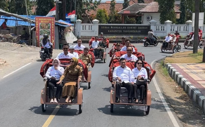 240 Becak Listrik Bantuan Presiden Prabowo Dibagikan ke Warga Pangandaran, Ini Pesan Bupati!