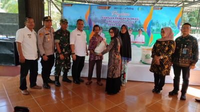 361 KPM di Sidomulyo Terima Bantuan Beras, Bupati Pangandaran Tekankan Pentingnya Ketahanan Pangan