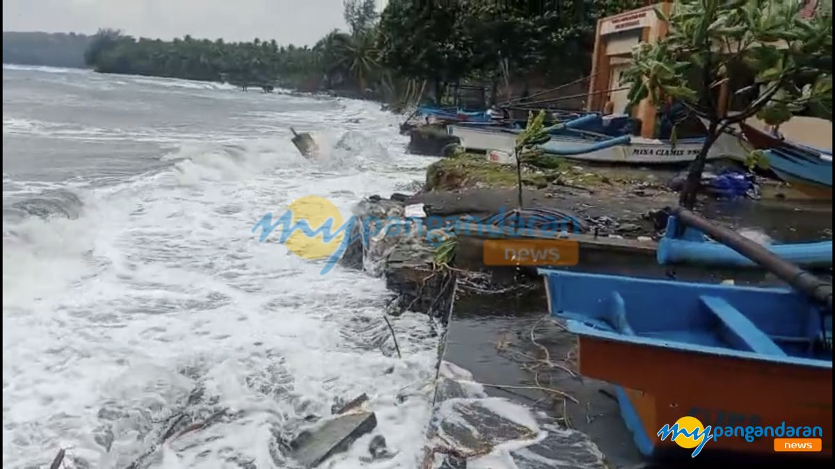 Abrasi di Pantai Batukaras Kian Parah, Akses Wisata Terganggu dan Nelayan Sulit Melaut