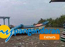 Akibat Hujan Lebat Sampah Berserakan di Pangandaran 