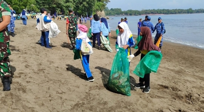 Aksi Bersih Pantai di Pangandaran, Menteri LH dan Panglima TNI Tekankan Kolaborasi Tangani Sampah Laut