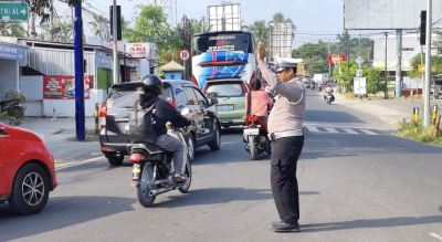 Arus Balik Wisata di Bundaran Marlin Ramai Lancar, Polisi Alihkan Arus Kendaraan