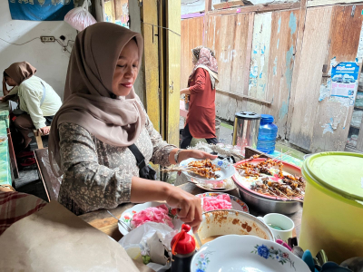 Asap dan Aroma Sate Legendaris Sate Yayu RIS di Pasar Pananjung Pangandaran