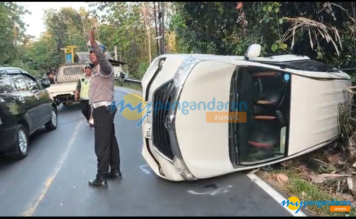 Avanza Terguling, Lakalantas di Belokan Bumi Nusantara Desa Putrapinggan Pangandaran 