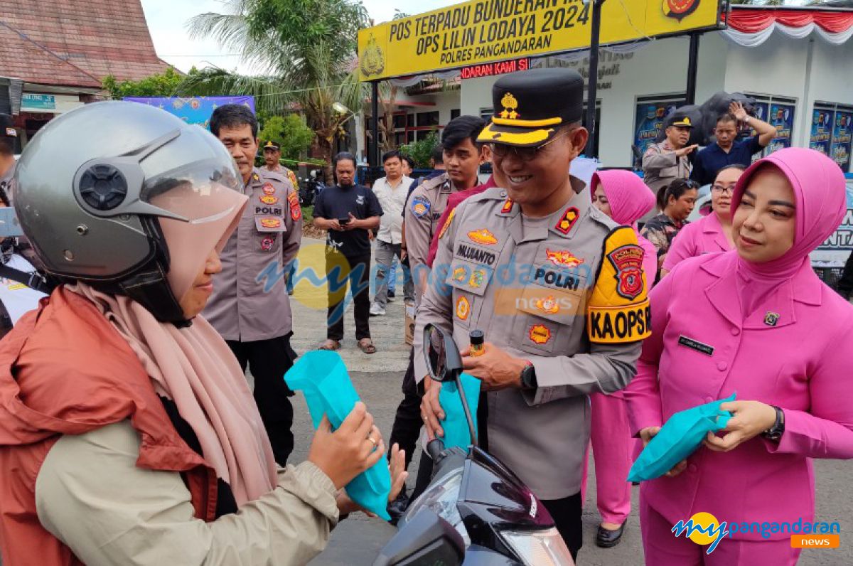 Bakti Sosial Polri Presisi, Polres Pangandaran Gelar Bakti Sosial Ramadan Bagikan 300 Paket Sembako