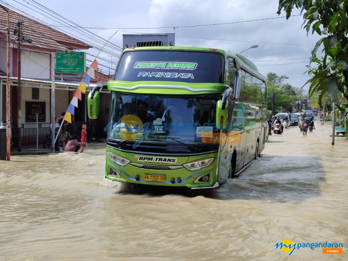 Banjir Rendam Tiga Kecamatan di Pangandaran, Akses ke Green Canyon Sempat Terganggu