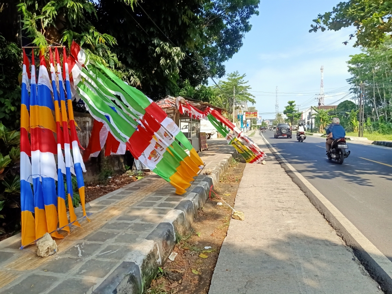 Belum Bulan Agustus, Pedagang Pernak-Pernik Kemerdekaan Mulai Ramai di Pangandaran