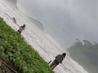 Cari Spot Foto di Karang Pantai Madasari, Wisatawan Asal Garut Terseret Ombak