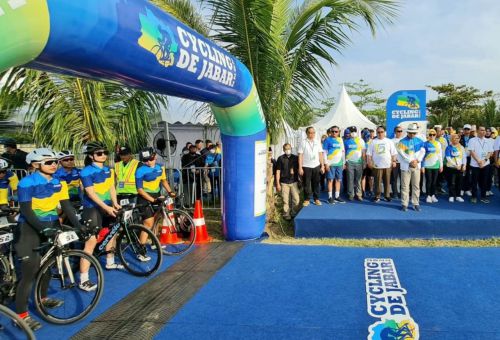 Cycling de Jabar 2022 Finish di Pantai Pangandaran