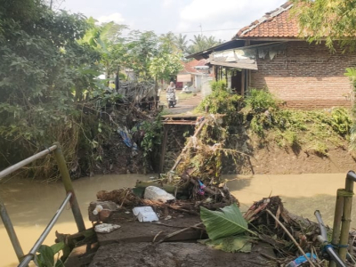 Dampak Banjir Bandang  Desa Ciganjeng, Dua Jembatan dan Satu Bendungan Rusak Parah