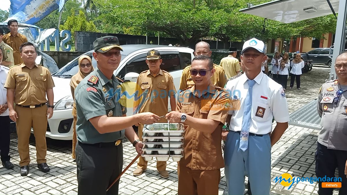 Dandim 0625 Pangandaran Pantau Pendistribusian Makan Gratis Bergizi di Kecamatan Cijulang Pangandaran 