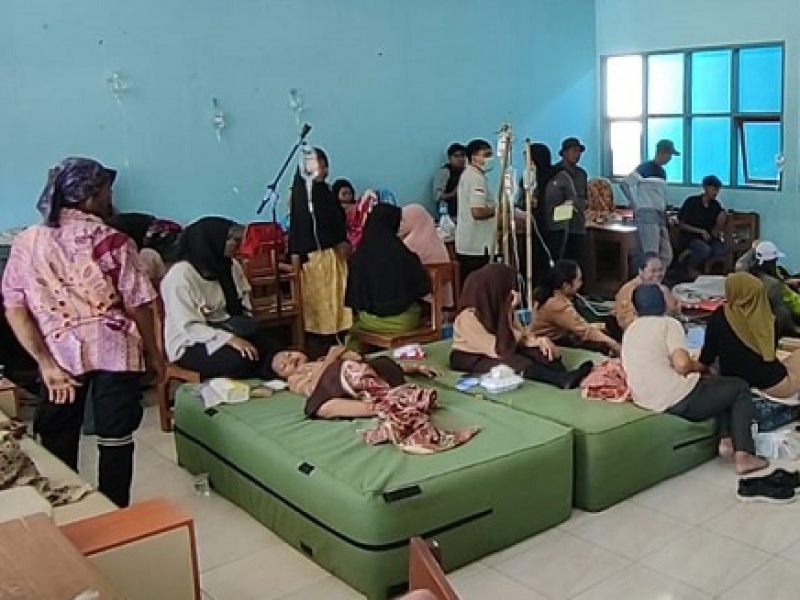 Diduga Keracunan Makanan, 54 Siswa di SMAN 1 Mangunjaya Dilarikan ke Puskesmas