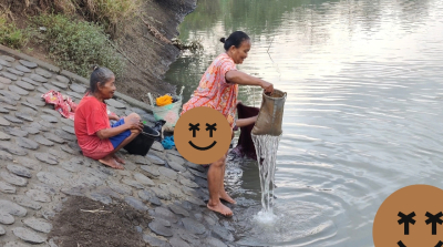 Dilanda Kekeringan, Warga Ciganjeng Pangandaran Cuci di Sungai