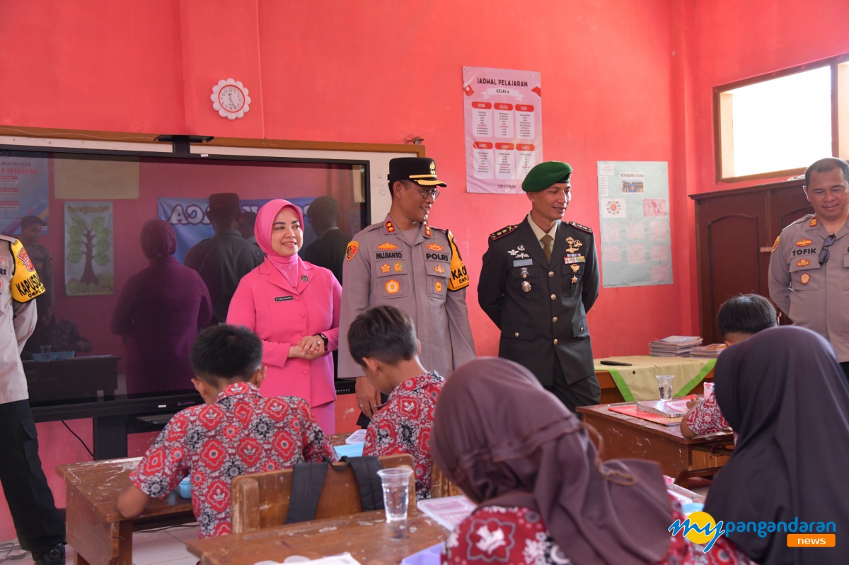 Dukung Gizi Anak, Polri dan TNI Adakan Program Makan Siang di Pangandaran