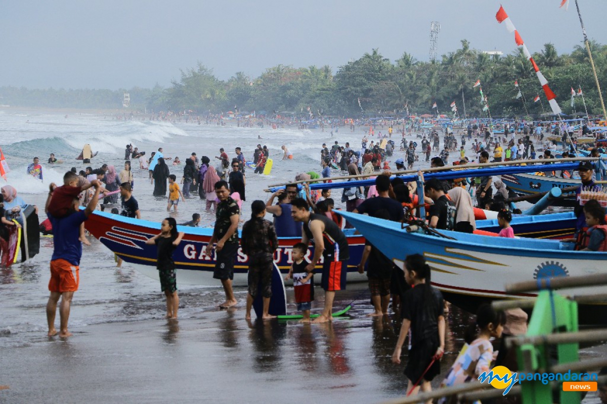 Foto: Kondisi Pantai Barat Pangandaran Hari Sabtu