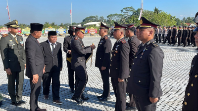 Foto : Pemberian Tanda Kehormatan Presiden di Mako Polres Pangandaran dalam Rangka HUT Bhayangkara ke-80