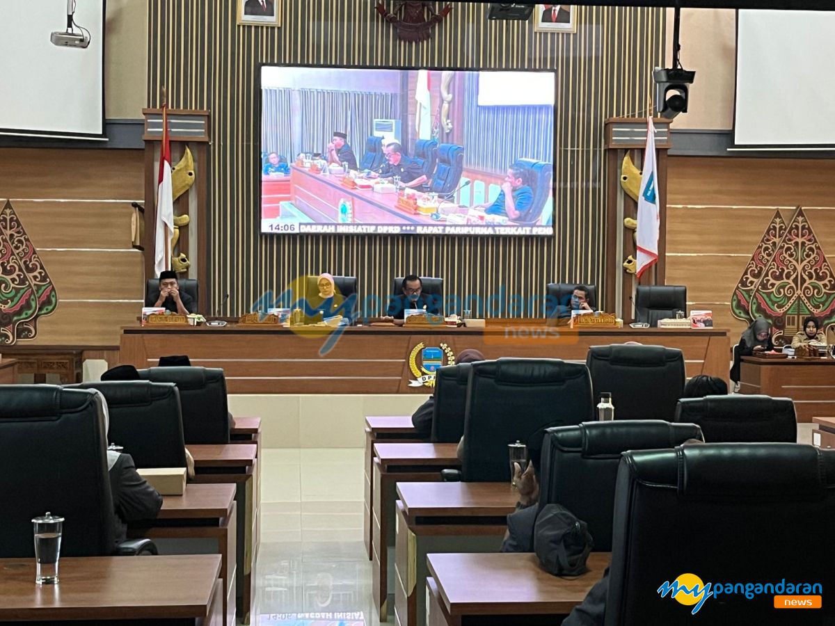 Fraksi PDIP Setujui Lima Raperda Pangandaran Tahun 2025 untuk Dibahas Lebih Lanjut