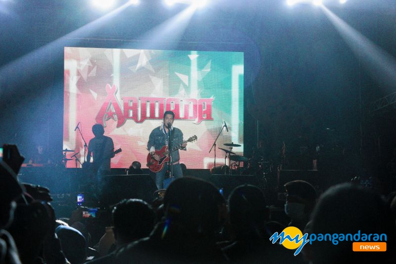 Gelar Konser di Pangandaran Band Armada Bikin Baper Penonton
