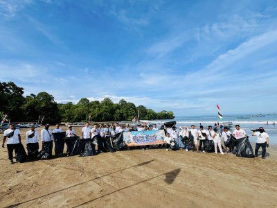 Grand Pangandaran Rayakan HUT ke-12 dengan Aksi Bersih Pantai, Wujud Syukur dan Cinta untuk Alam
