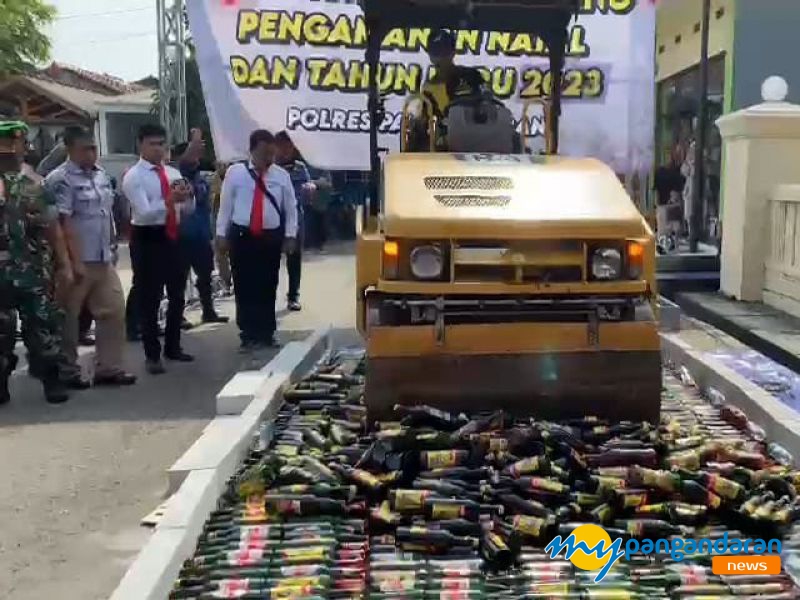 Jaga Stabilitas Keamanan Jelang Nataru 2023, Polres Pangandaran Musnahkan Ratusan Botol Miras Ilegal