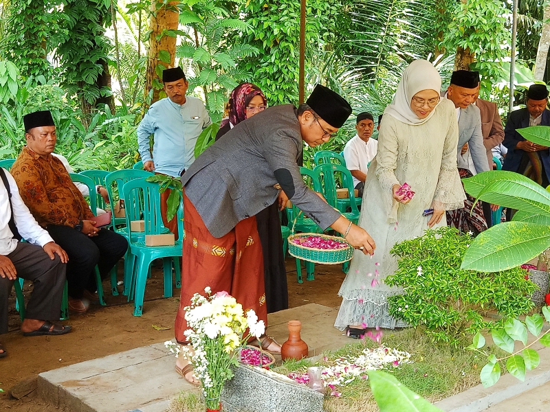 Jelang Milangkala Pjs Bupati Benny Bachtiar Ziarah Ke Makam Tokoh Pemekaran Presidium Pangandaran