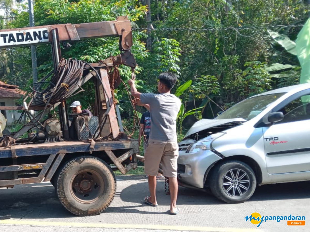 Kecelakaan Adu Banteng di Pangandaran, Lima Orang Dilarikan ke RSUD Pandega