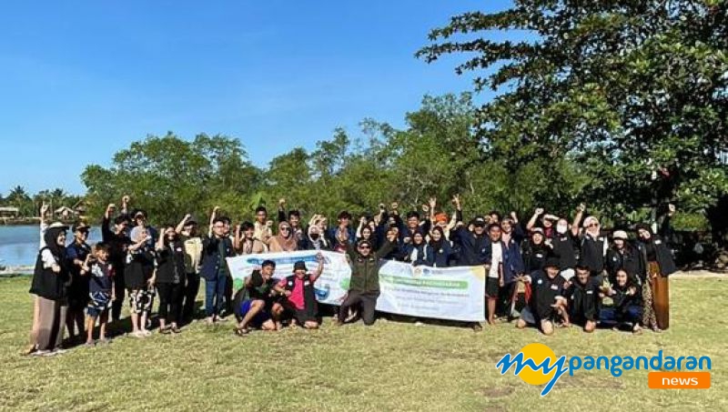 Kegiatan Aksi Lapangan Coastal Clean Up dan Penanaman Mangrove Dalam Rangka Pengabdian Masyarakat oleh Tim KKN Unpad di Desa Cijulang
