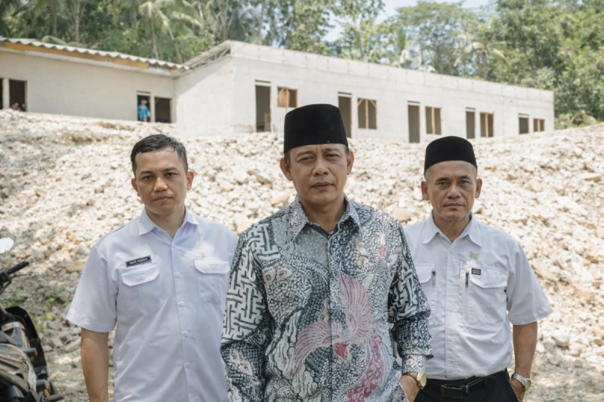 Ketua DPRD Pangandaran Tinjau Longsor di Proyek Relokasi, Soroti Keamanan dan Infrastruktur Dasar